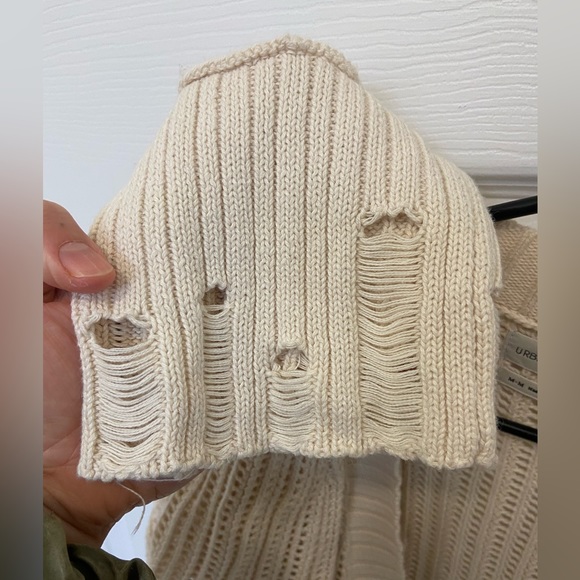 Urban Outfitters distressed cream knit cardigan size M - Picture 3 of 4